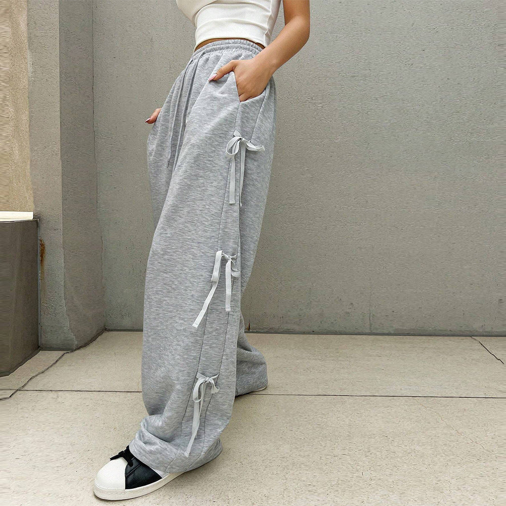 Pantalons décontractés pour femmes avec détails de volants sur les côtés et taille élastique Chic & Stil