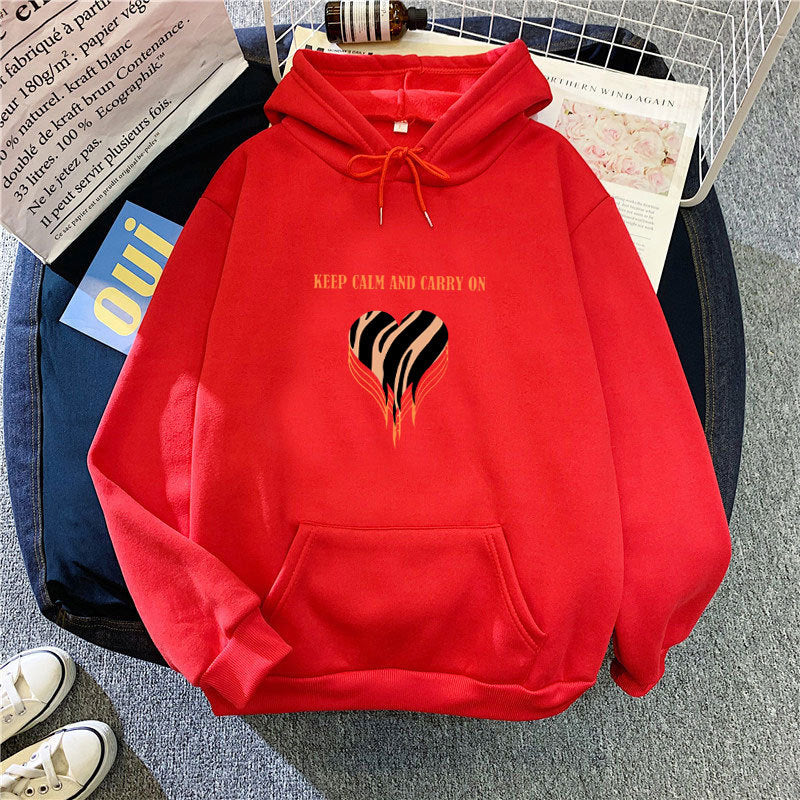 Women's hoodie with trendy heart design and comfortable fit Chic & Stil