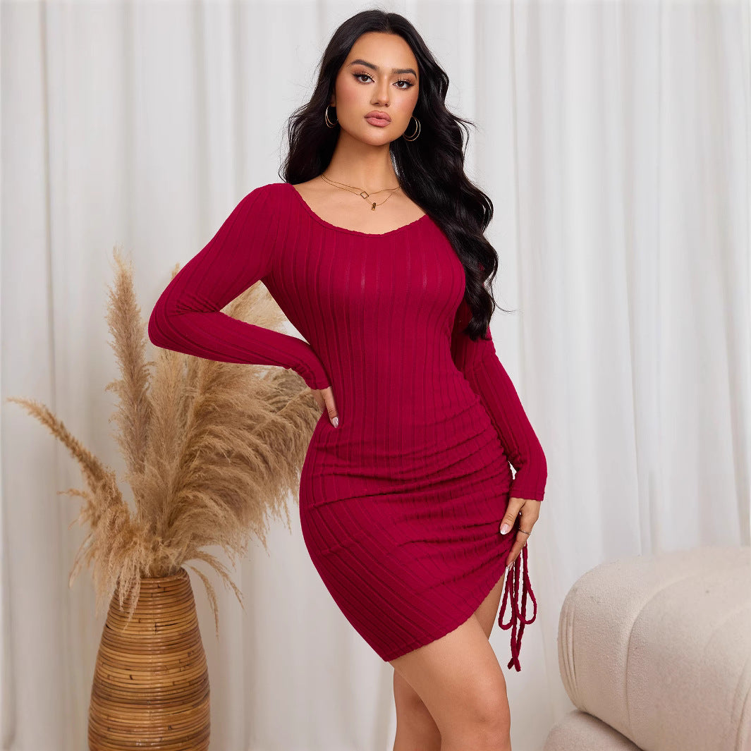 Robe courte ajustée pour femme avec fronces et élégant col bateau Chic & Stil