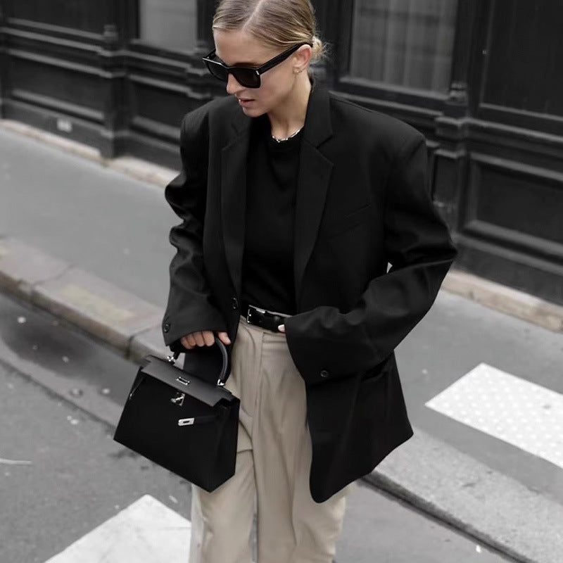 Blazer féminin élégant et décontracté avec des détails subtils Chic & Stil