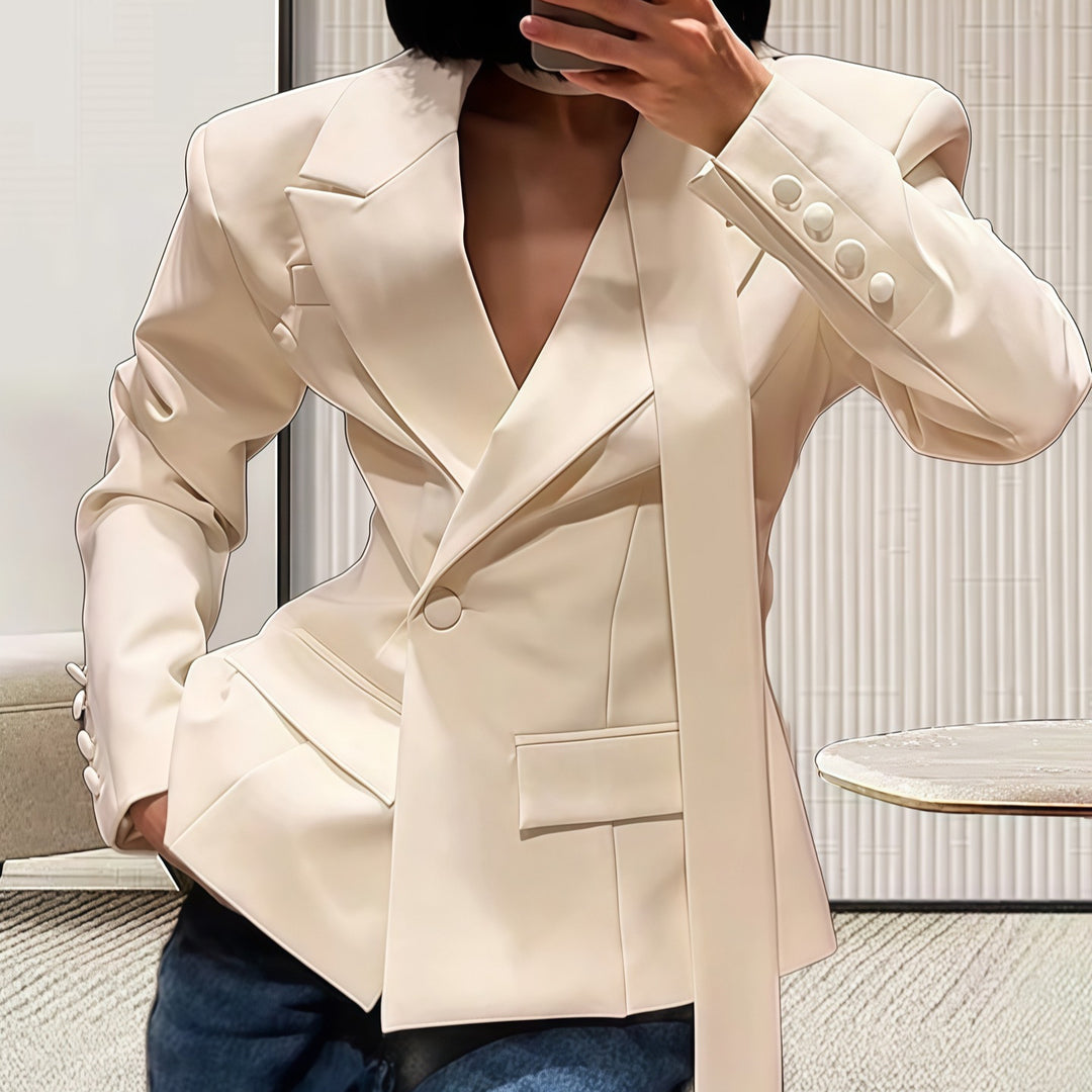 Elegant blazer jacket for women with modern cut Lune London