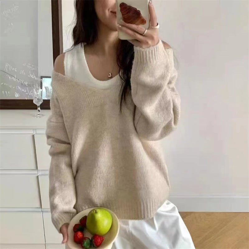 Pull décontracté féminin avec un décolleté en V moderne et des épaules dénudées Chic & Stil