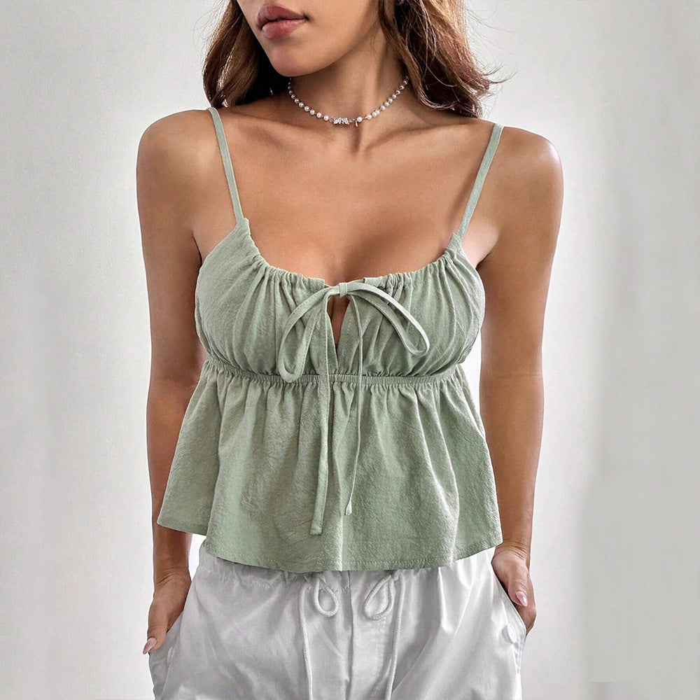 Short top for women with a loose fit and decorative laced detail Chic & Stil
