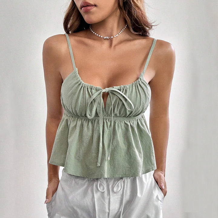 Short top for women with a loose fit and decorative laced detail Chic & Stil