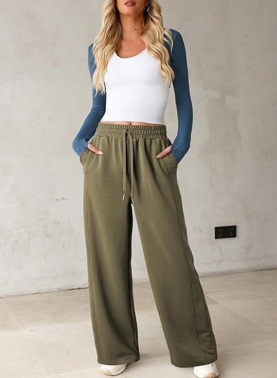 Comfortable leisure pants for women with a wide leg and practical pockets Lune London