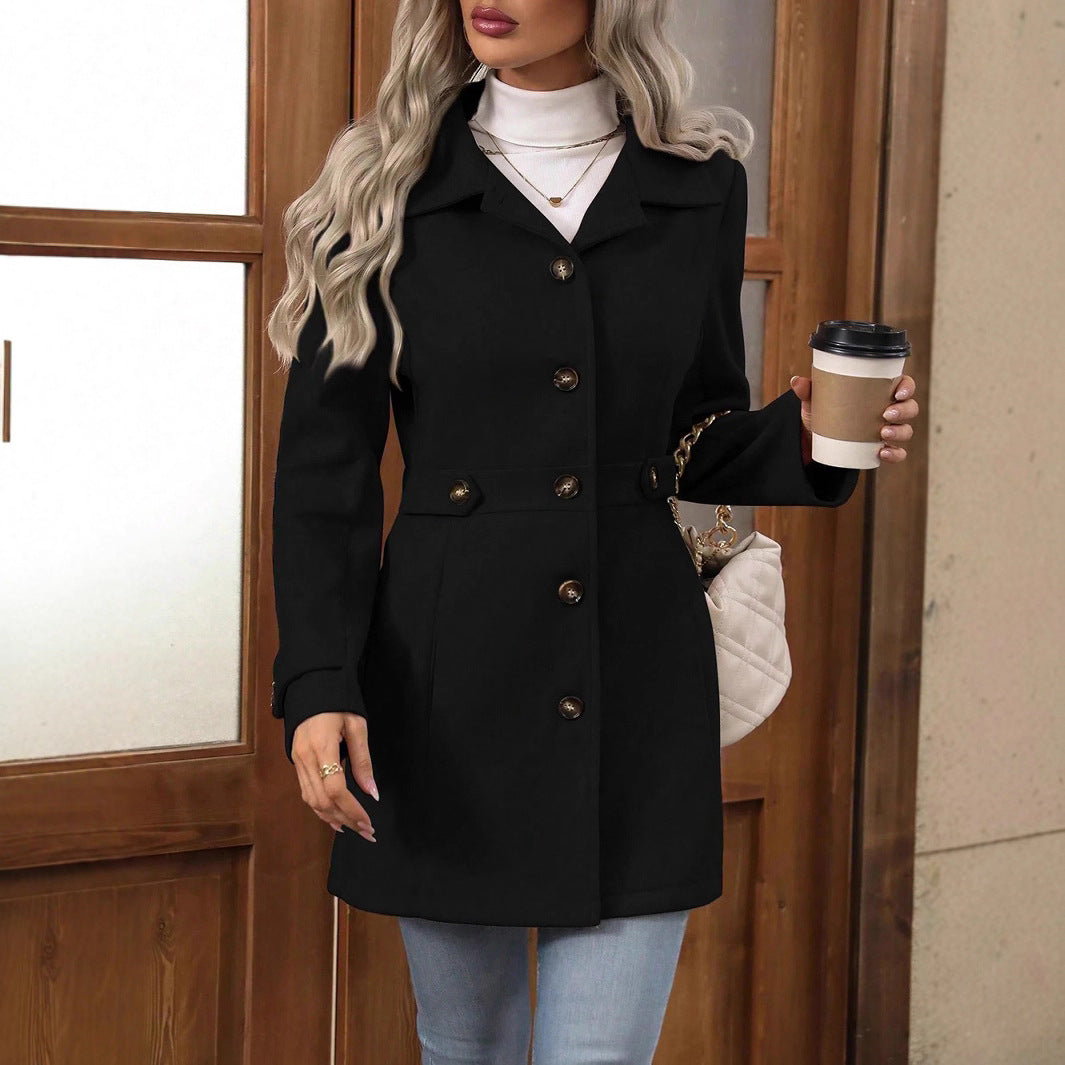 Lune London Fashionable women's transition jacket with elegant button details and a fitted cut