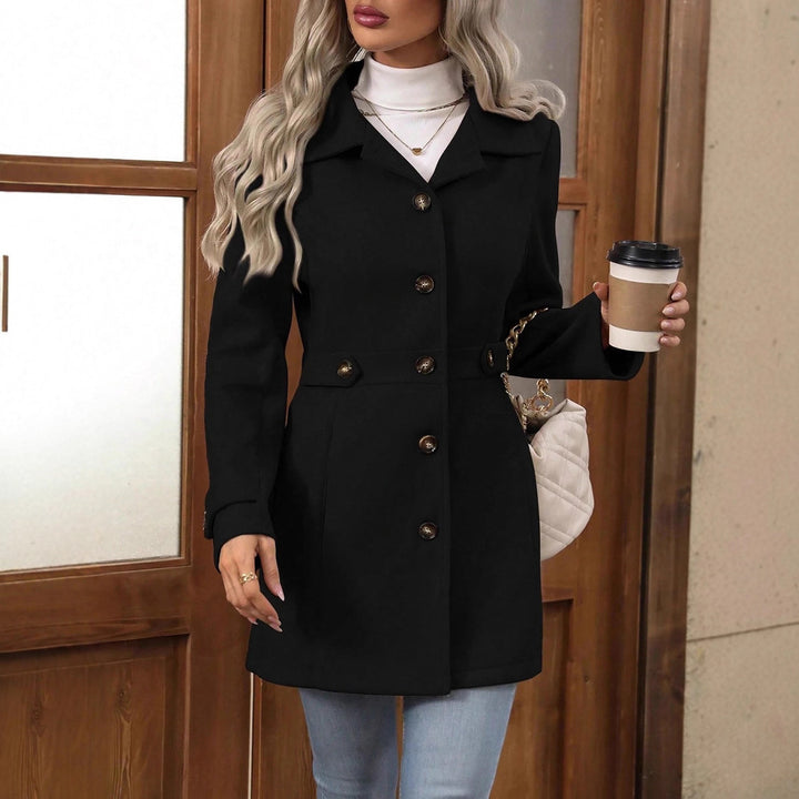Lune London Fashionable women's transition jacket with elegant button details and a fitted cut