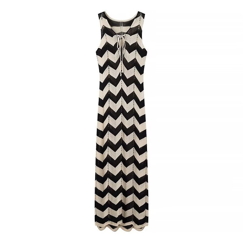 Maxi dress for ladies with an elegant zigzag pattern and refined lacing Lune London