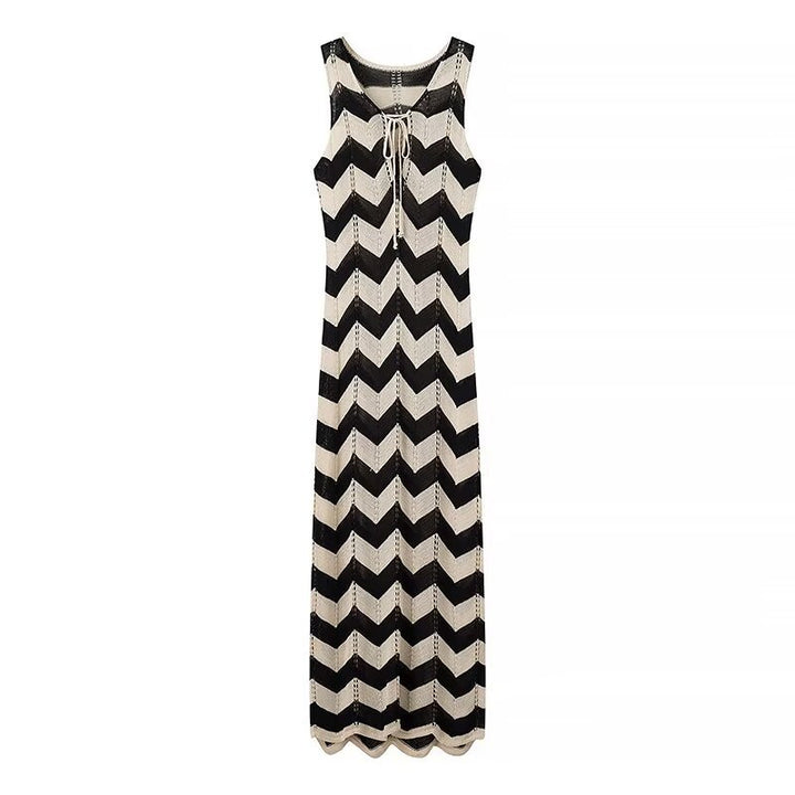 Maxi dress for ladies with an elegant zigzag pattern and refined lacing Lune London