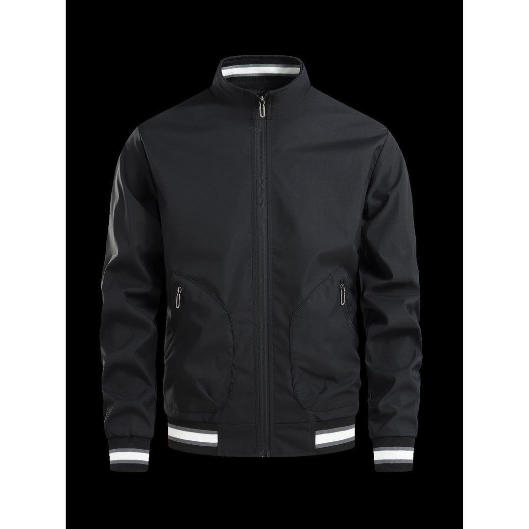 Sporty transition jacket for men with high collar and practical zippered pockets Lune London