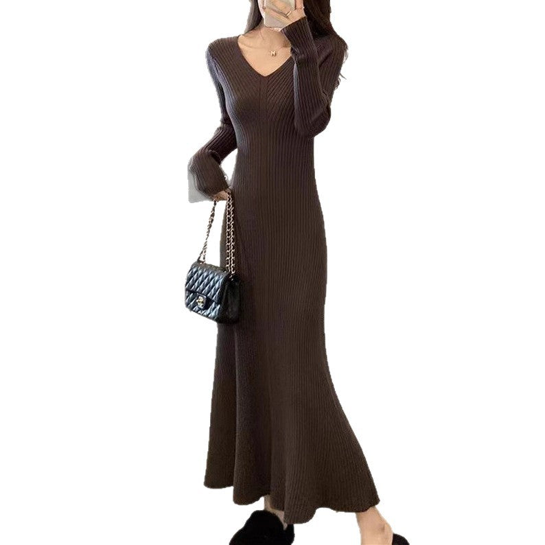 Maxi knit dress for women with V-neck and fine ribbed texture Lune London