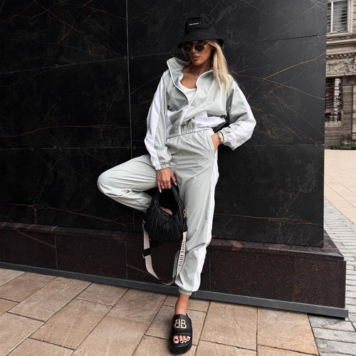 Trendy jumpsuit for women with high collar and elastic waist Lune London