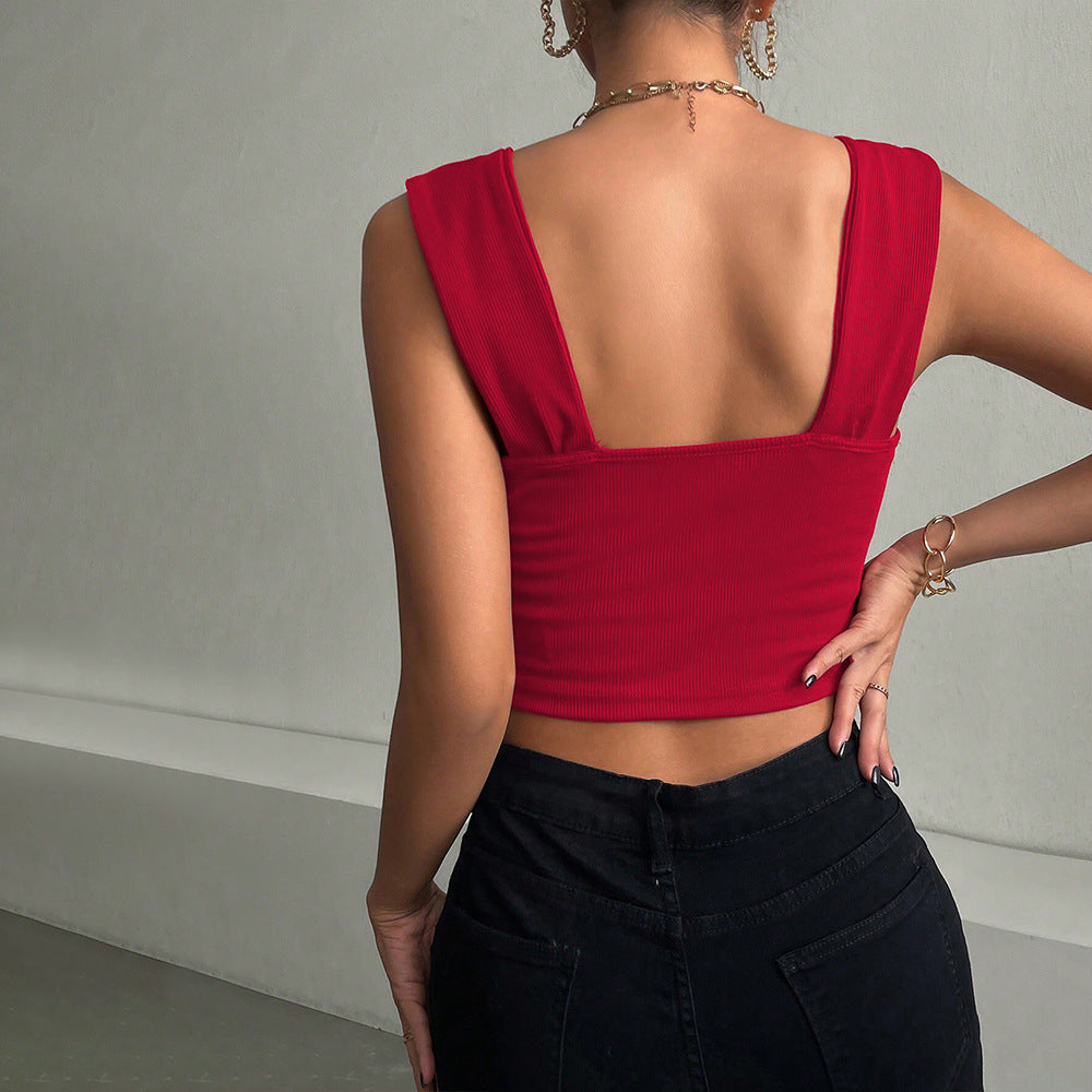 Short top for women with an elegant heart-shaped neckline and gathers Chic & Stil