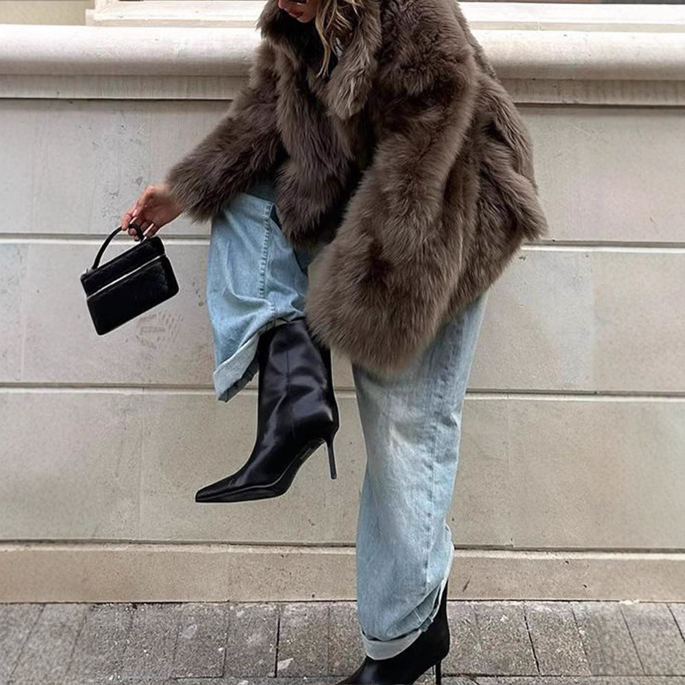 Ladies faux fur coat with high collar and luxurious design Lune London