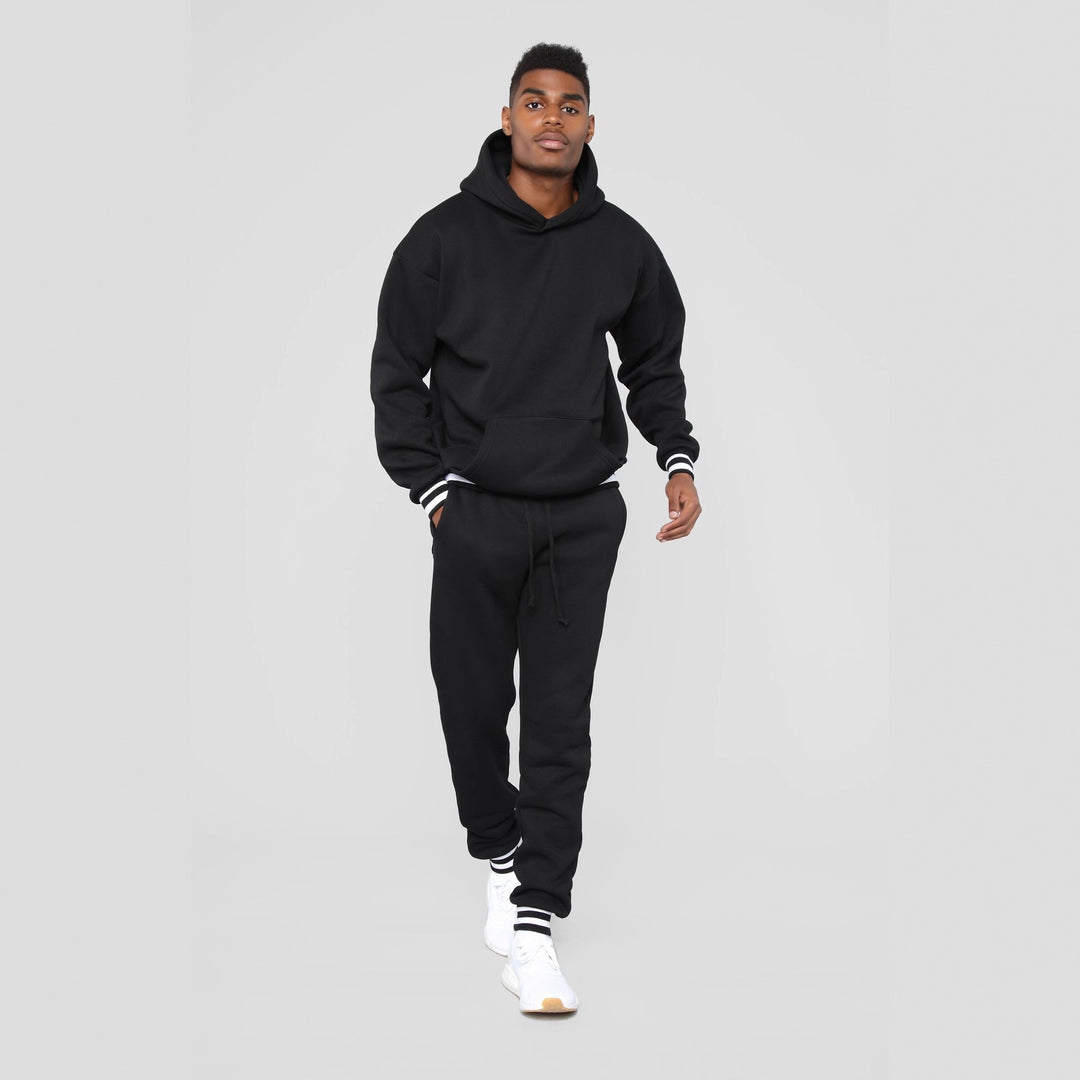 Sporty sweatshirt for men with comfortable jogger pants in chic urban style