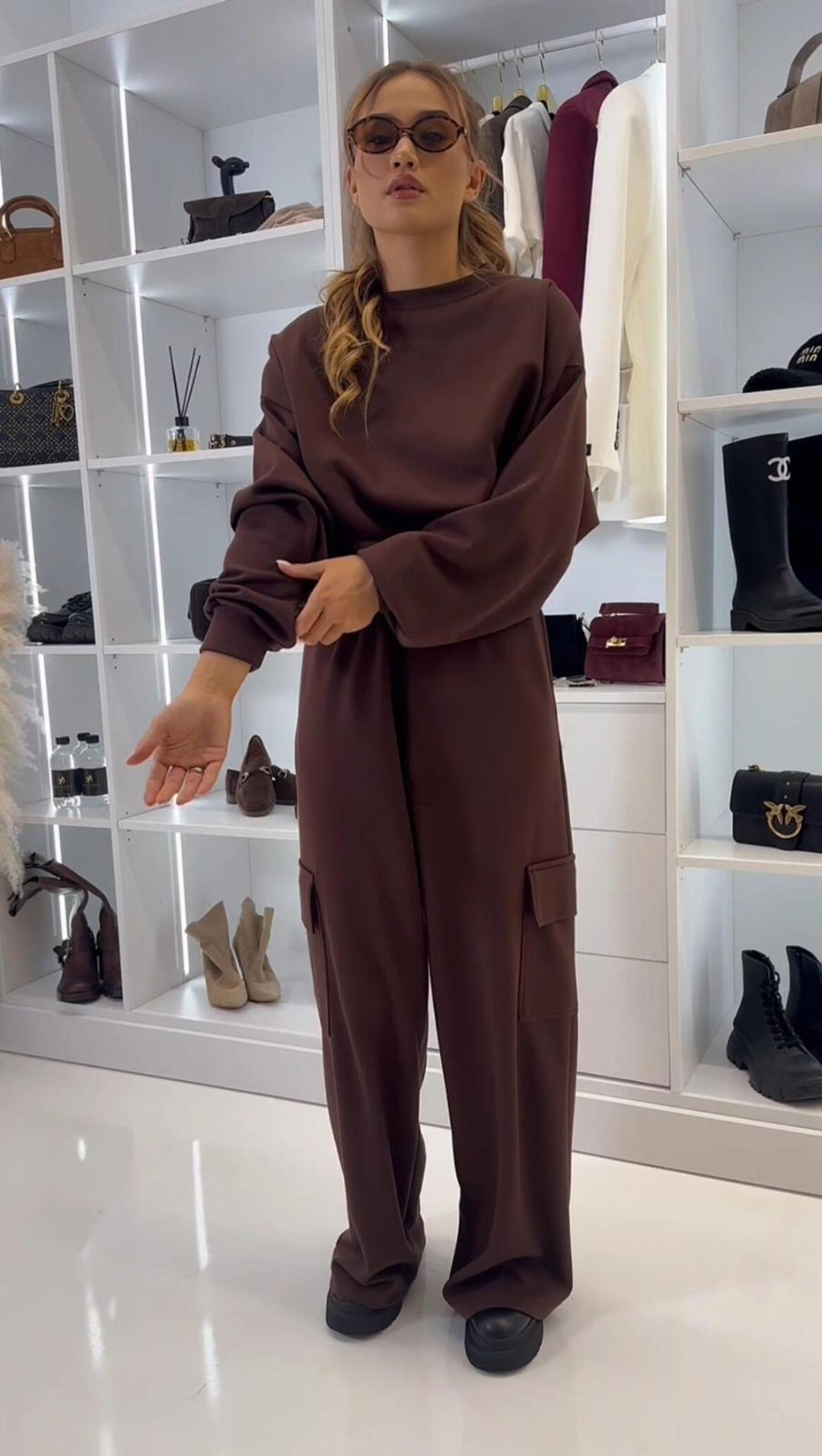 Oversized loungewear set for women with cropped sweatshirt and loose pants Lune London