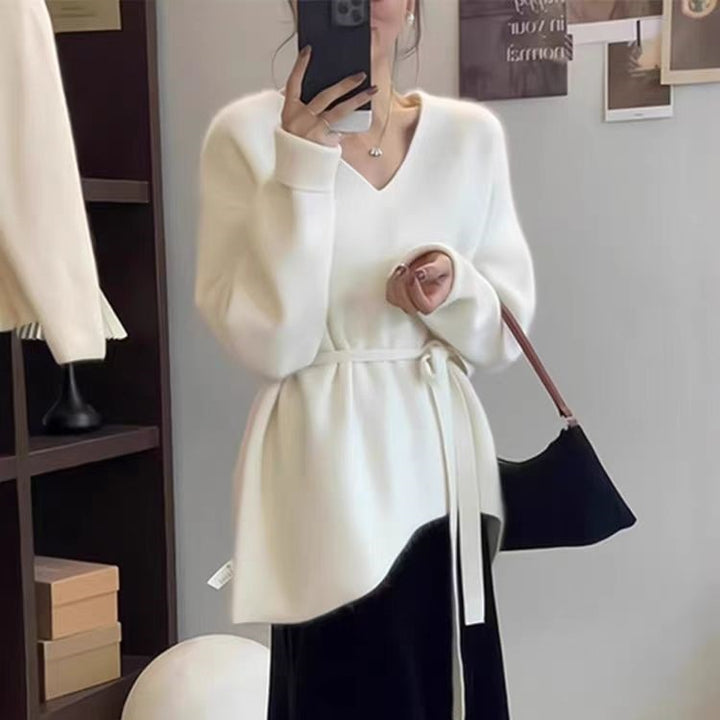 Cardigan pour femmes avec ceinture à la taille et col en V Chic & Stil