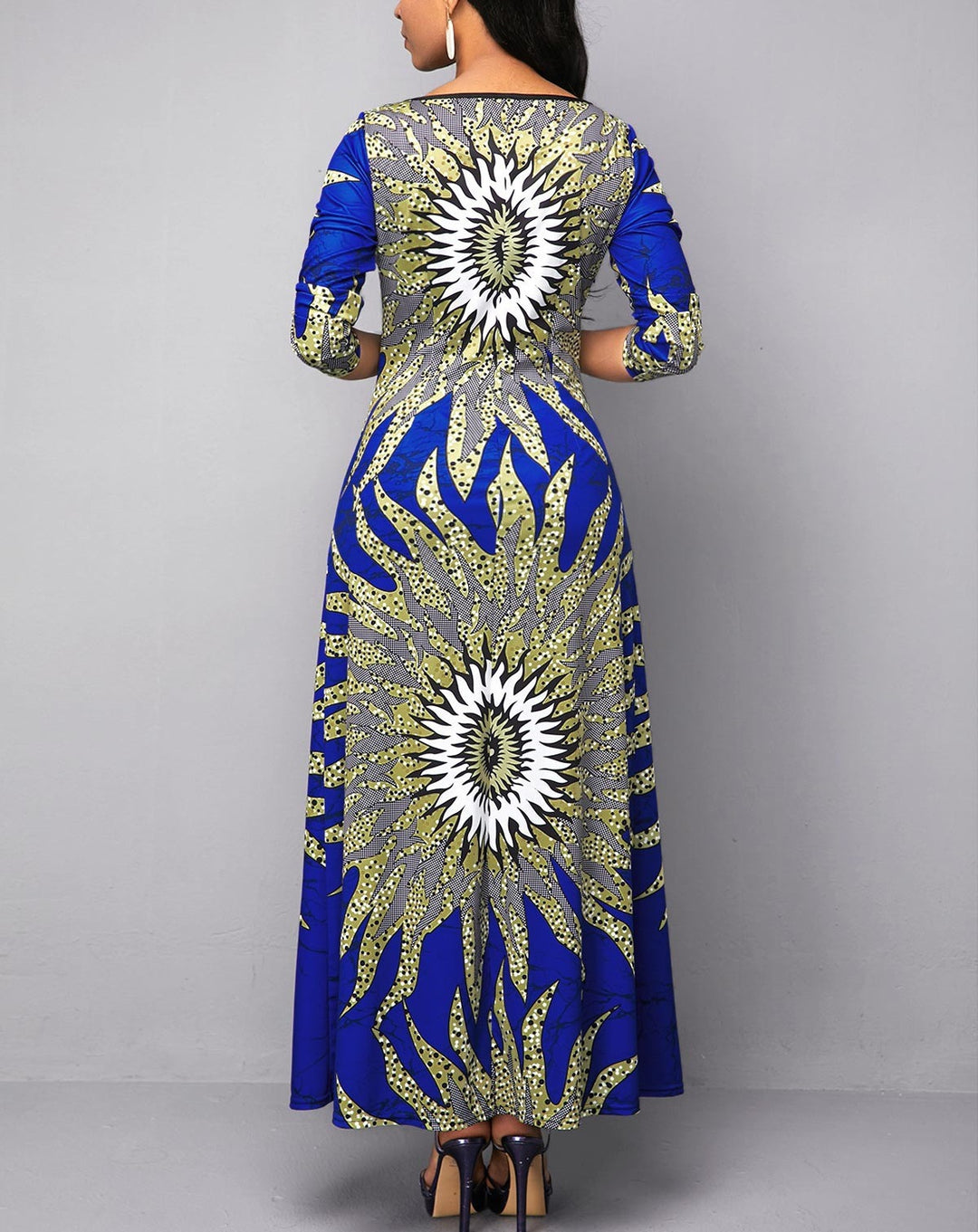 Maxi dress for women with an impressive graphic pattern and a round neck Lune London