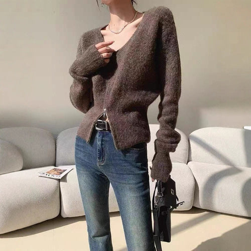 Cardigan féminin à la mode avec un décolleté en V profond et fermeture éclair Chic & Stil