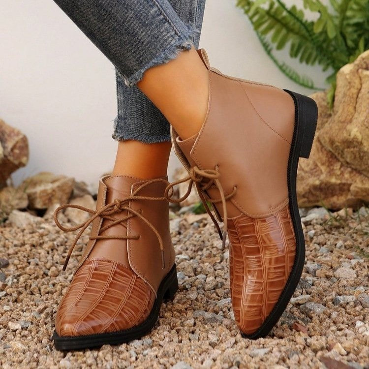Fashion leather ankle boots for women with shiny accents and laces Lune London