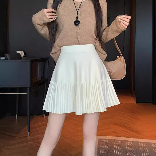Pleated women's skirt with high waist and elegant drape Lune London