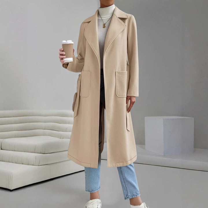 Classic and elegant trench coat for women with a waist belt and discreet pockets Lune London