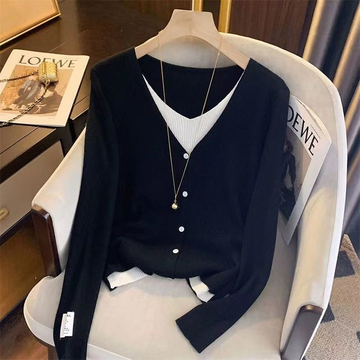Cardigan élégant pour femmes avec col en V et détails de boutons fins Chic & Stil