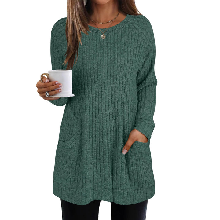 Casual knit sweater for women with side pockets and ribbed structure Lune London