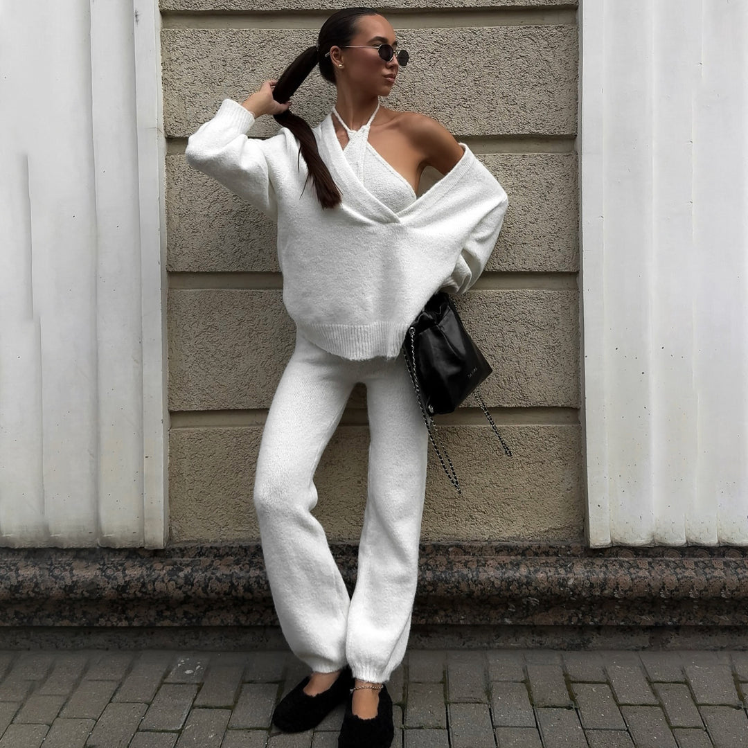 Comfortable knit set for women with a casual sweater and chic comfortable pants