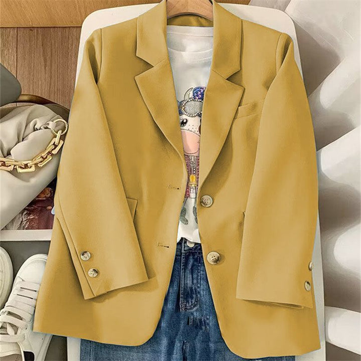 Blazer féminin chic avec tissu texturé et détails de bouton élégants Chic & Stil