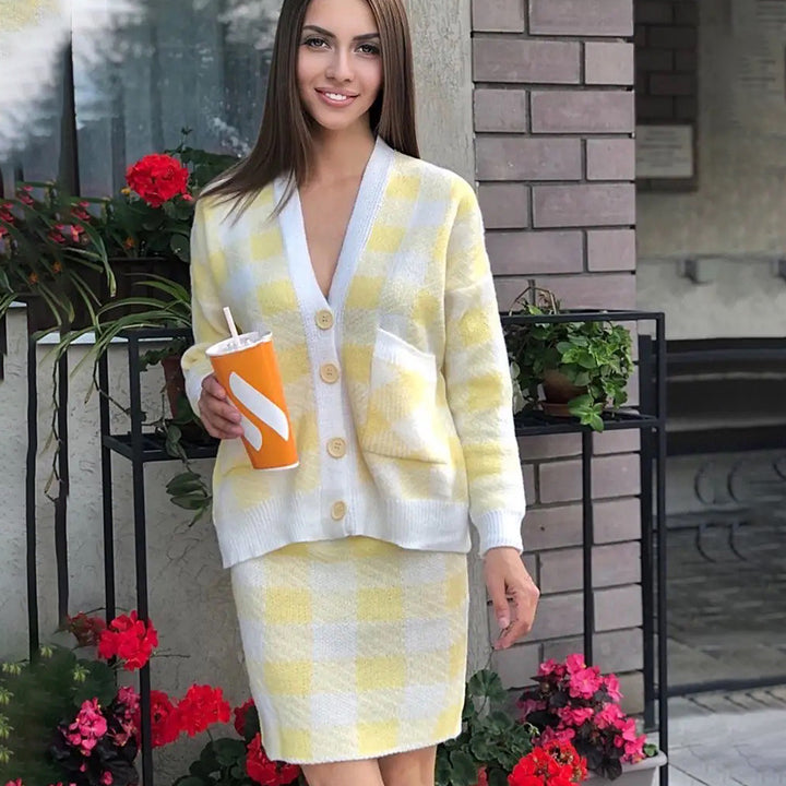 Ensemble tricot à la mode pour femmes avec fermeture à boutons sur le devant et design à motifs Chic & Stil