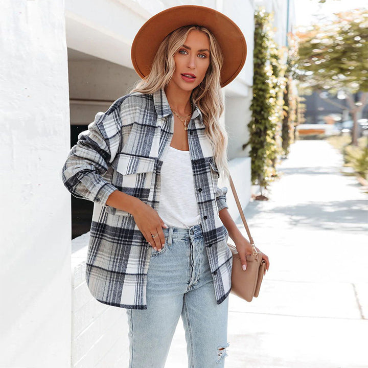 Women’s checked shirt with practical pockets and casual cut Lune London