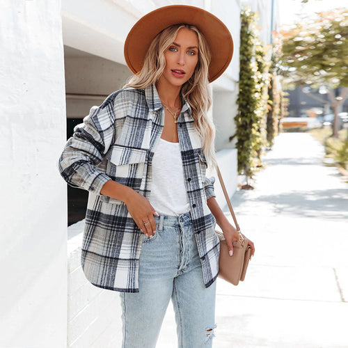 Women’s checked shirt with practical pockets and casual cut Lune London
