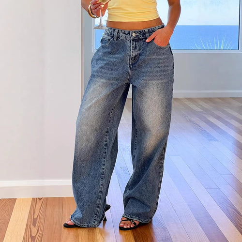 Women's wide-cut jeans with a high waist and casual style Lune London