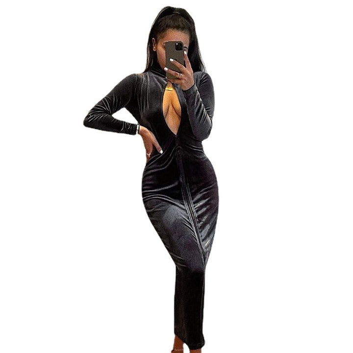 Elegant maxi dress for women in velvet with deep V-neckline and long sleeves Lune London