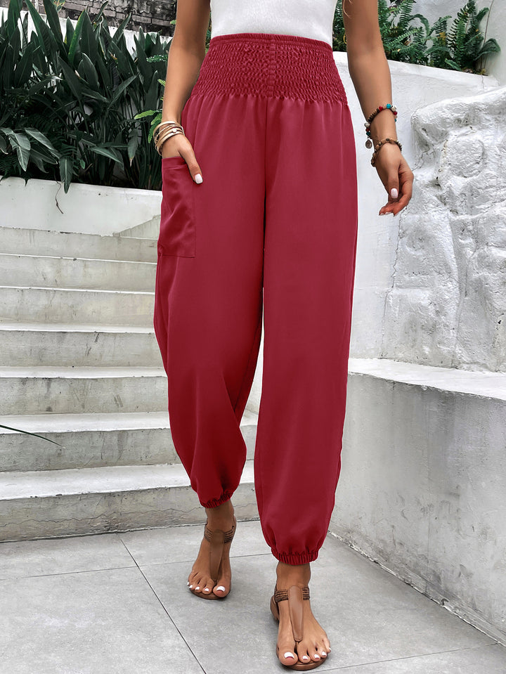 High-waisted leisure trousers for women with elastic waist and practical side pockets Chic and Style