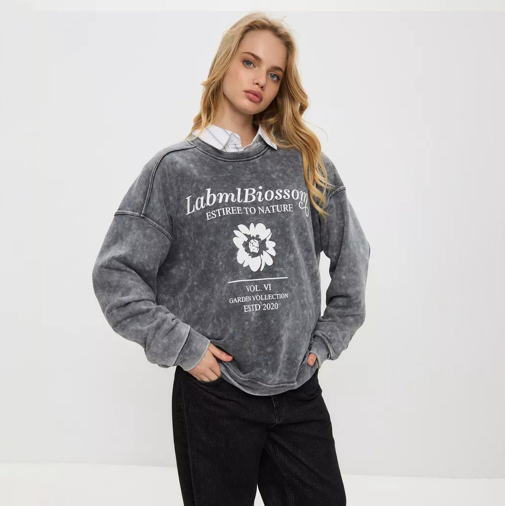 Ladies casual and stylish oversized sweater with floral print Lune London