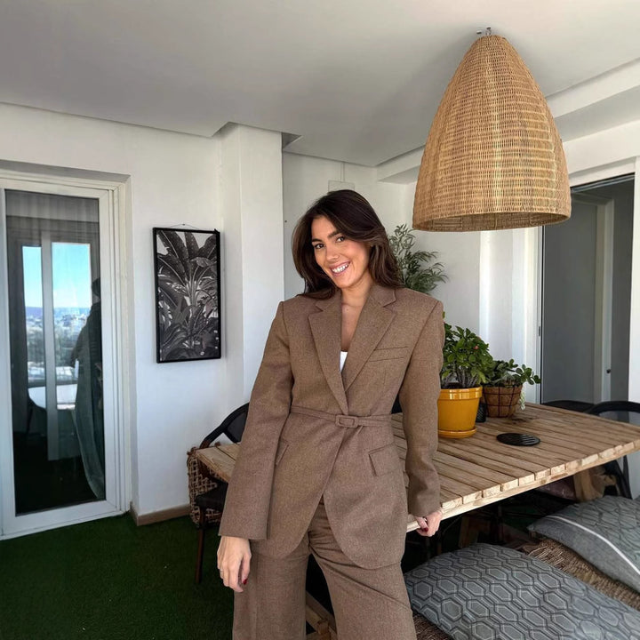 Tailored blazer for ladies with belt and elegant structure Lune London