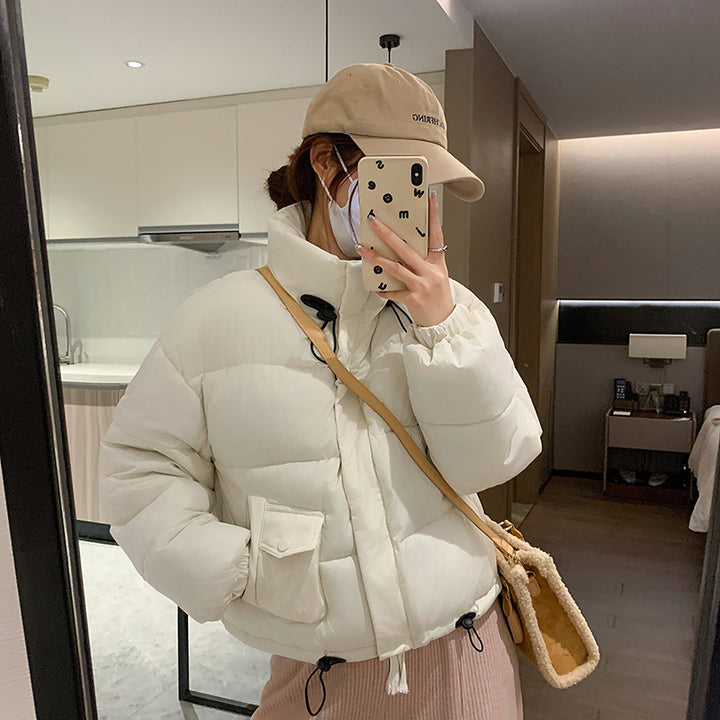 Trendy short women's jacket with insulating filling and practical pockets