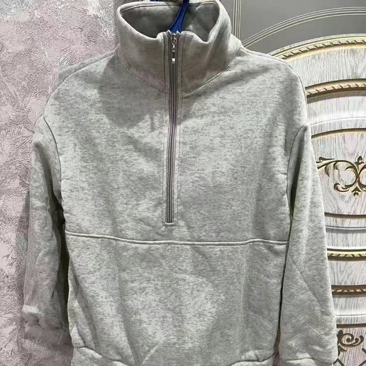 Chic and Style women's sports and leisure set with high collar and zipper