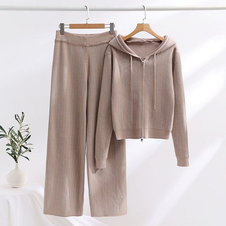 Lune London Women's loungewear set with high collar and zipper
