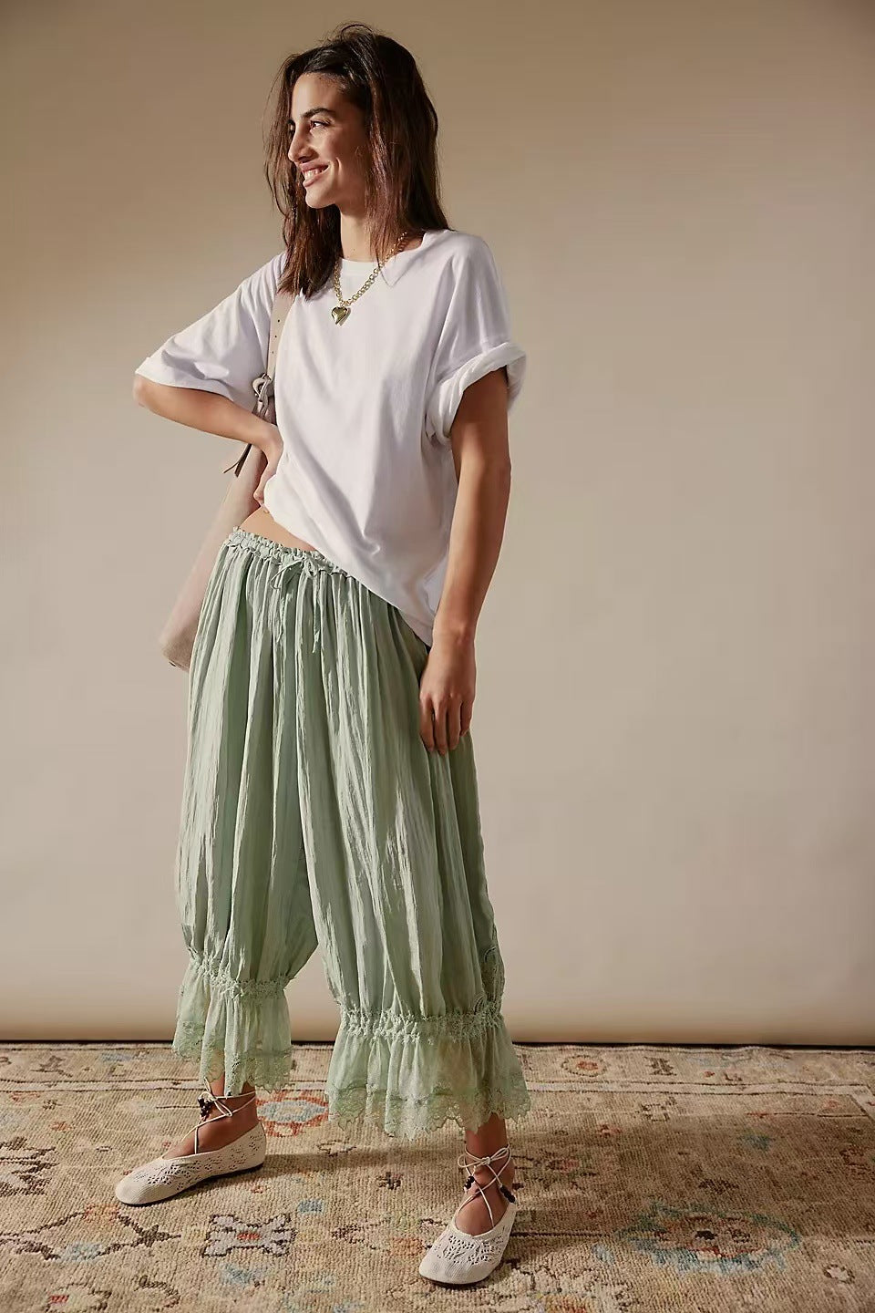 Ladies airy and elegant culotte with lace decoration Lune London