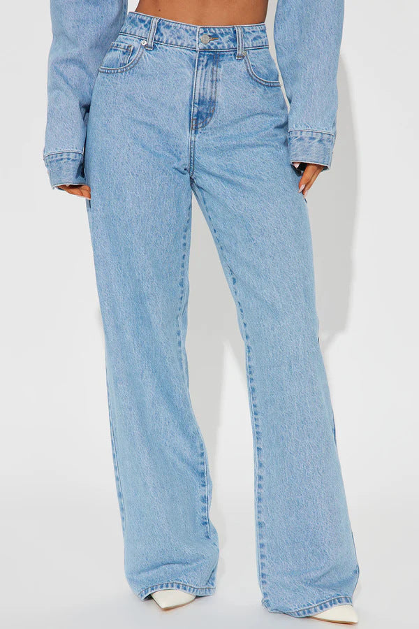Women Wide High-Waist Jeans with classic cut and frayed hems Lune London