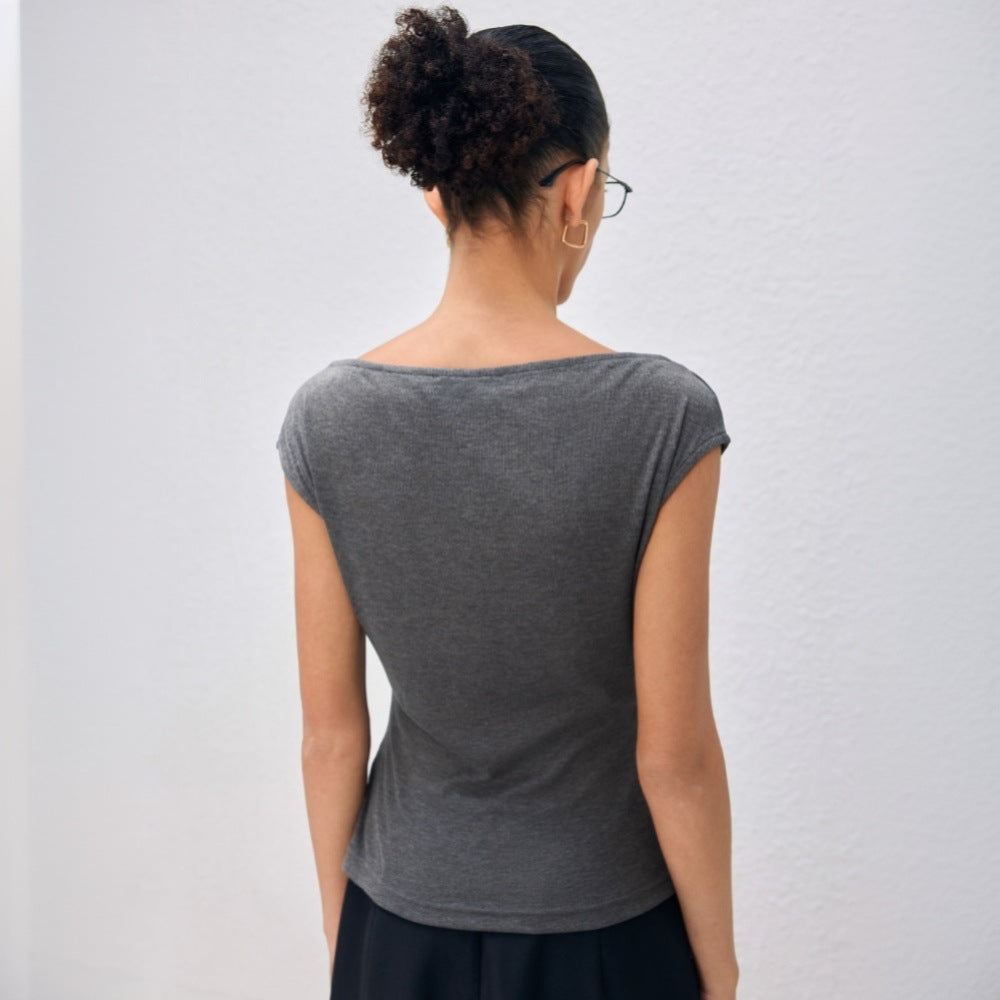 Elegant top for women with asymmetric draped design Chic & Stil