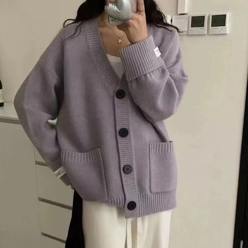 Cardigan pour femmes avec une coupe décontractée et de grandes poches Chic & Stil