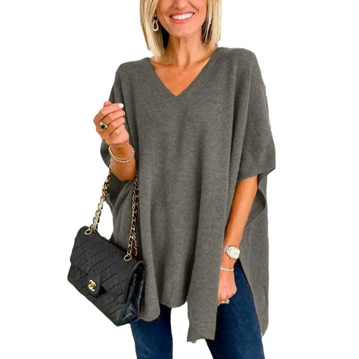 V-neck sweater for women in fine knit with wide sleeves and a casual chic style