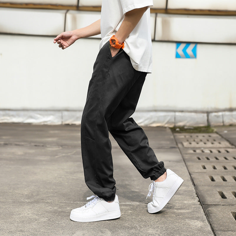 Casual cargo pants for men with elastic waist and practical side pockets Lune London