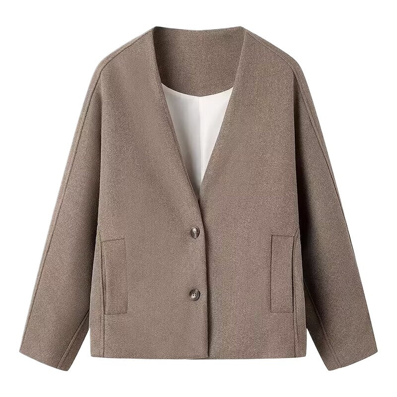 Elegant blazer jacket for women with classic cut and practical pockets Lune London
