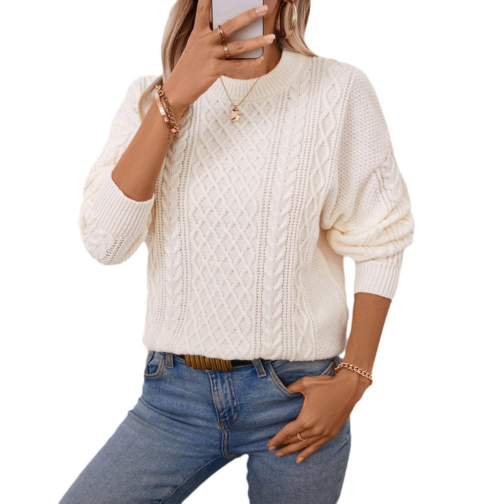 Thick knit pullover for women with a refined cable pattern and a chic round neck Lune London