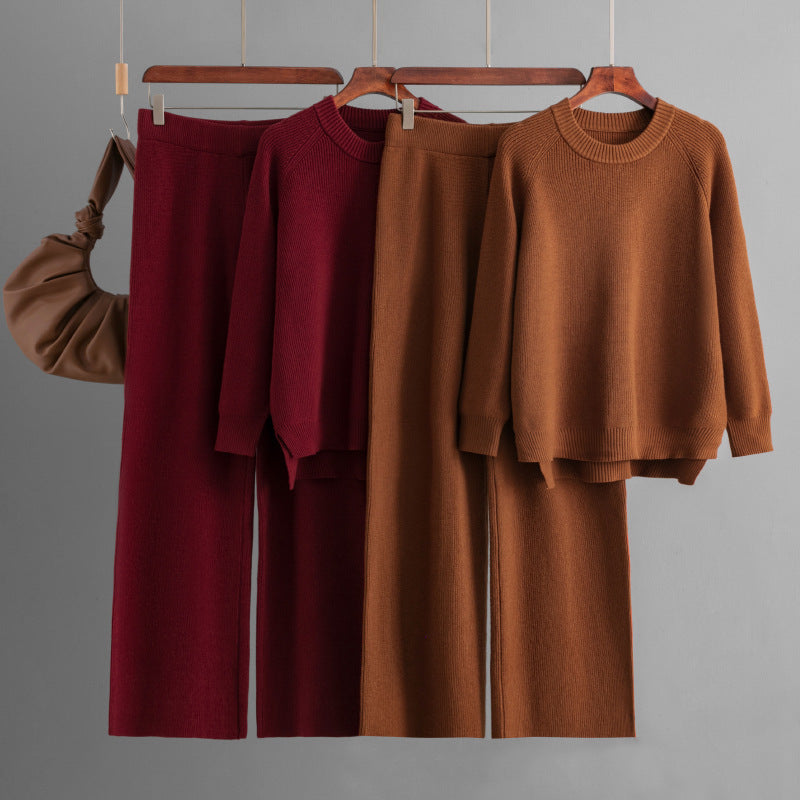 Casual knit lounge set for women with a loose top and comfortable pants Lune London